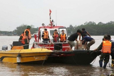 Thủ tướng chỉ đạo khẩn trương tìm kiếm người mất tích trong vụ chìm thuyền ở Quảng Ninh