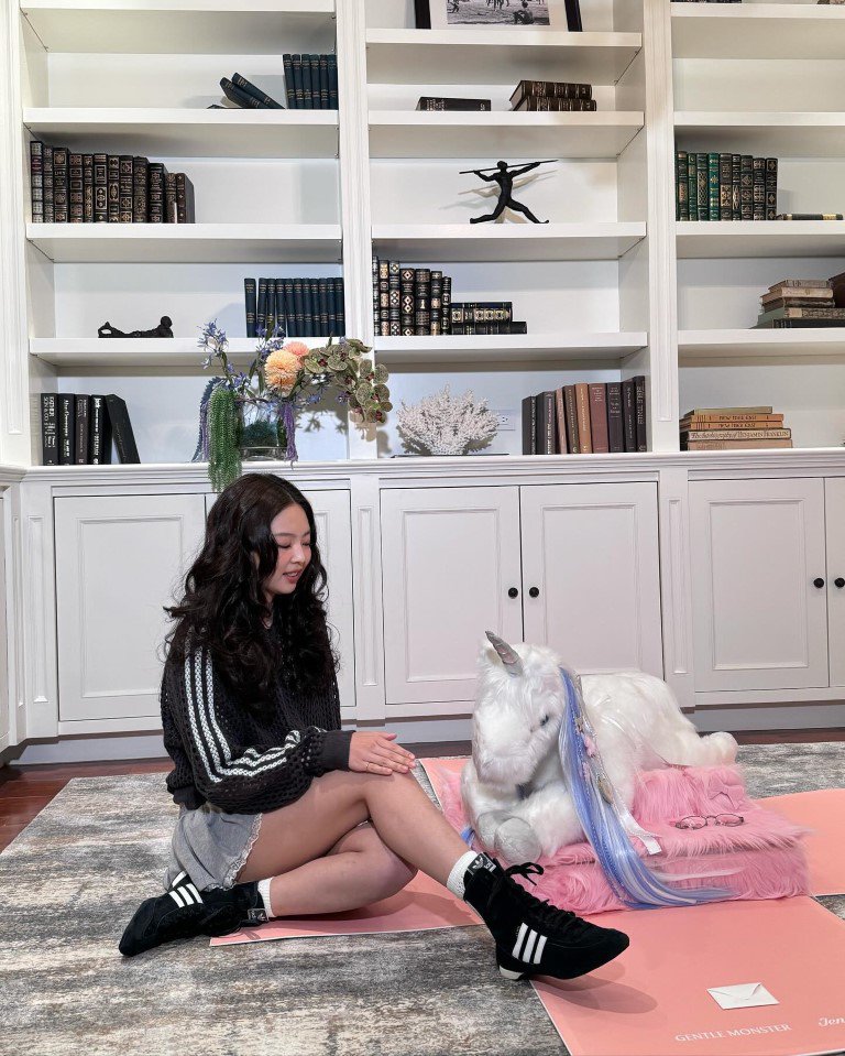 Jennie của BlackPink và Gentle Monster ra mắt sự hợp tác mới - 6