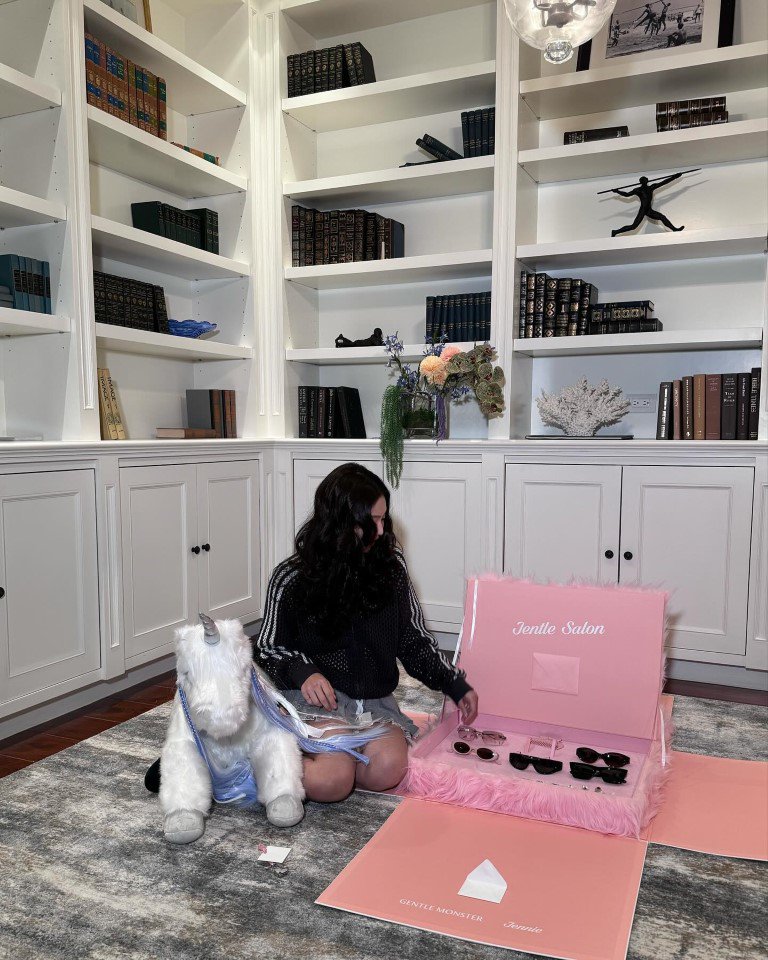 Jennie của BlackPink và Gentle Monster ra mắt sự hợp tác mới - 5