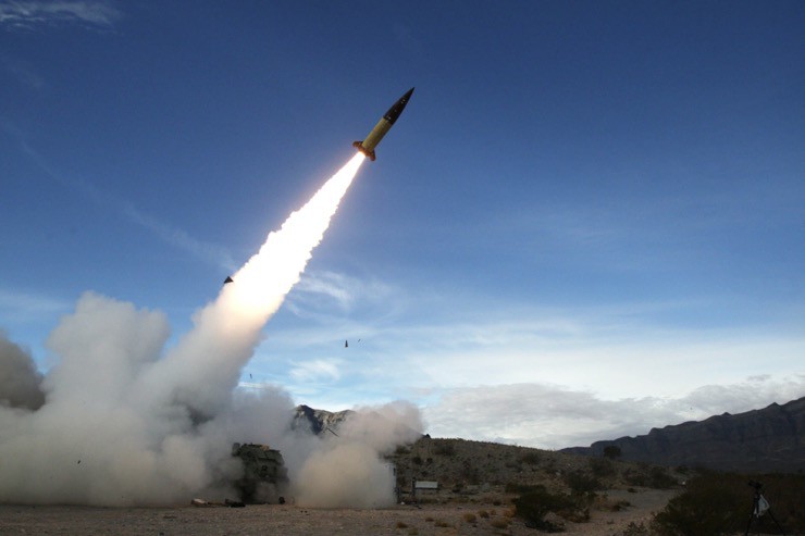 Quân đội Mỹ phóng tên lửa ATACMS trong một cuộc tập tận vào năm 2021.