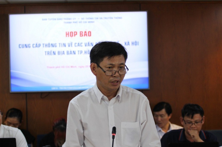 Ông Nguyễn Văn Dũng, Trưởng phòng Chăn nuôi dịch tễ, Chi cục Chăn nuôi và Thú y (Sở NN&PTNT TP.HCM) nói về đề xuất gắn chip để quản lý chó, mèo. Ảnh: THÀNH NHÂN