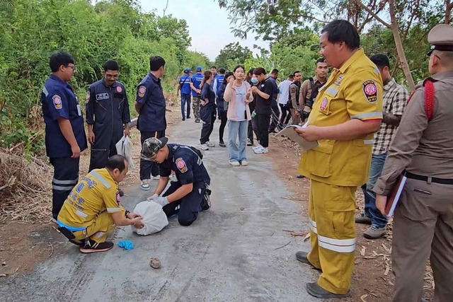 Cảnh sát Thái Lan thu hồi phần thi thể bị vứt ở Soi Sawaing 2. Ảnh: Bangkok Post