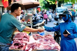 Giá lợn hơi tăng cao, giá thịt lợn ngoài chợ thế nào?