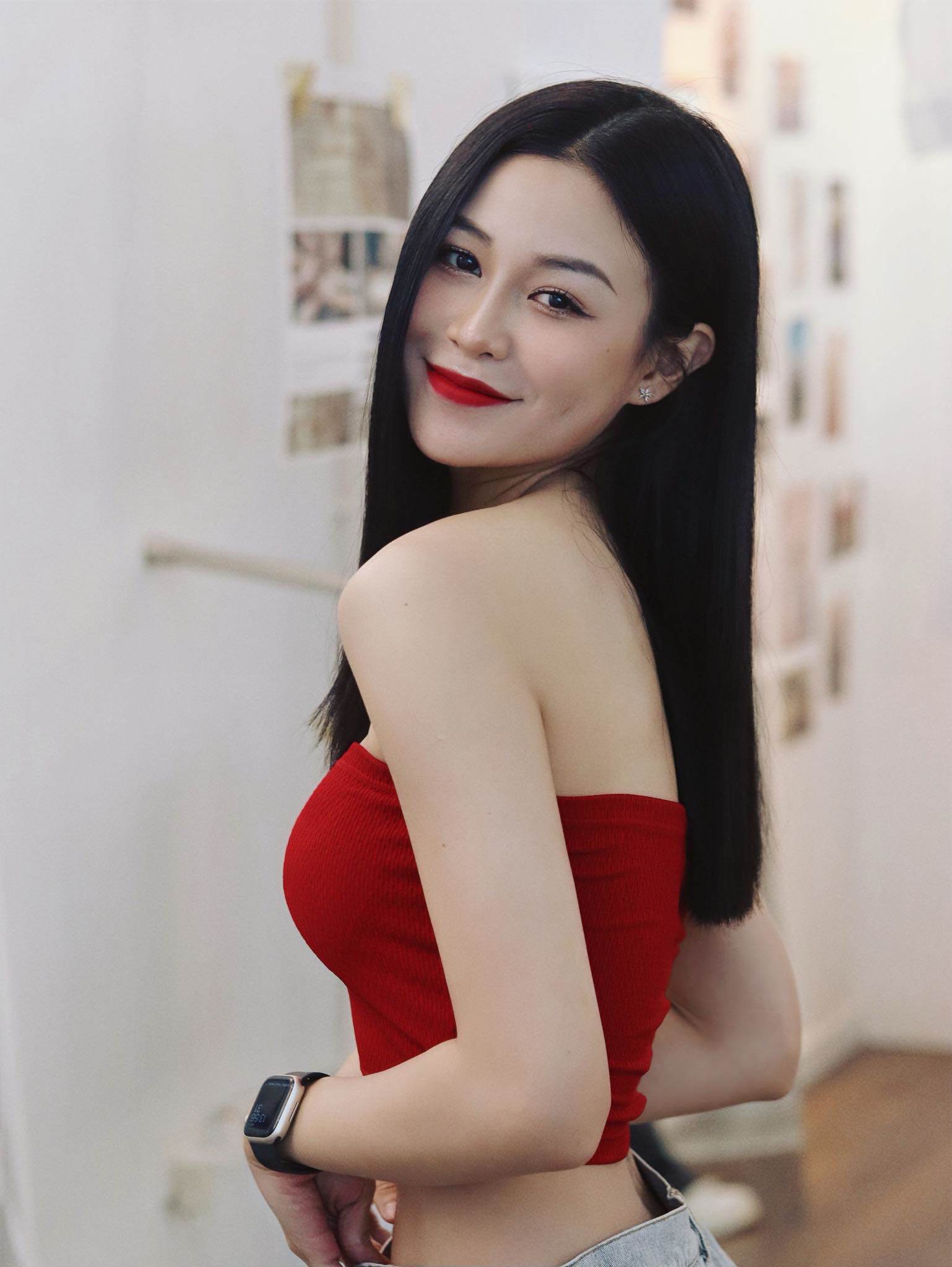 “Nữ tiếp viên quán bar phim Việt” xinh như hoa, mê chạy bộ để có body nuột nà - 3