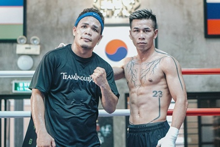 Trần Văn Thảo "so nắm đấm" với võ sỹ Thái Lan, thọ giáo nhà vô địch thế giới