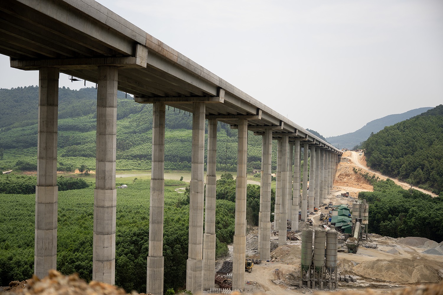 Cầu cạn Xuân Dương 2 - Công trình vượt địa hình ấn tượng trên cao tốc Bắc - Nam