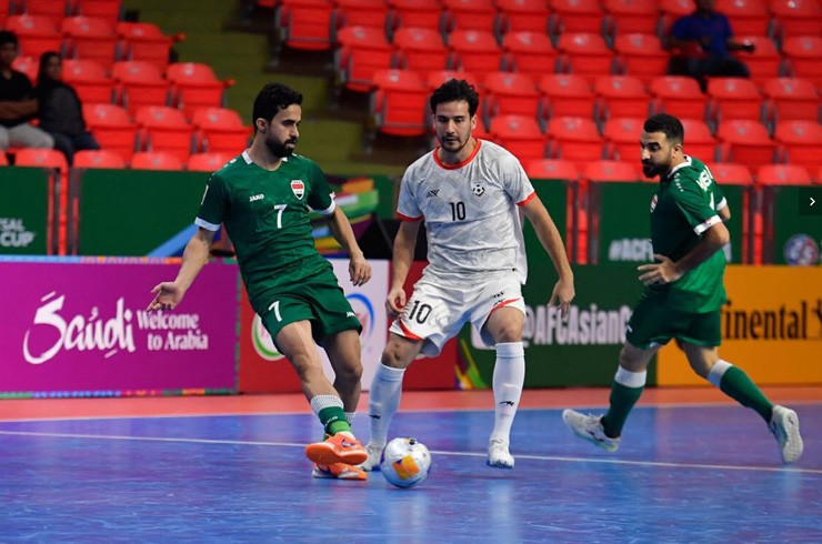 Afghanistan (áo trắng) đánh bại Iraq để giành vé vào chung kết play-off