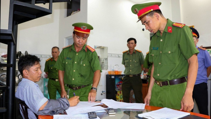 Bị can Dương Hồng Hiếu bị khởi tố, bắt tạm giam. Ảnh: TIẾN DŨNG