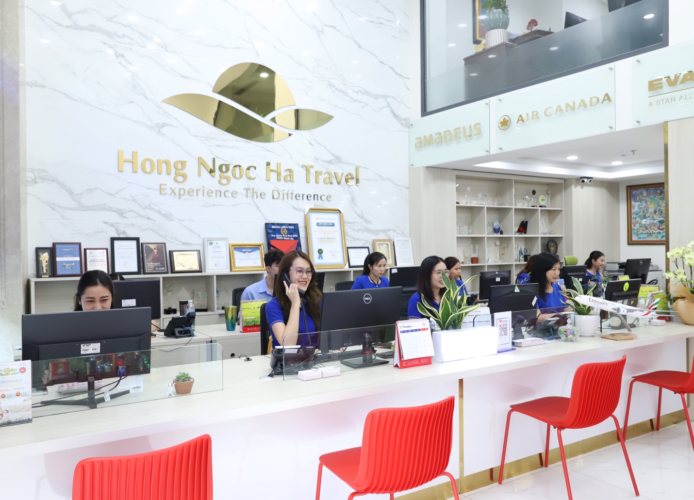 Hồng Ngọc Hà là Travel là đối tác với nhiều hãng hàng không lớn như Vietnam Airlines, Singapore Airlines…