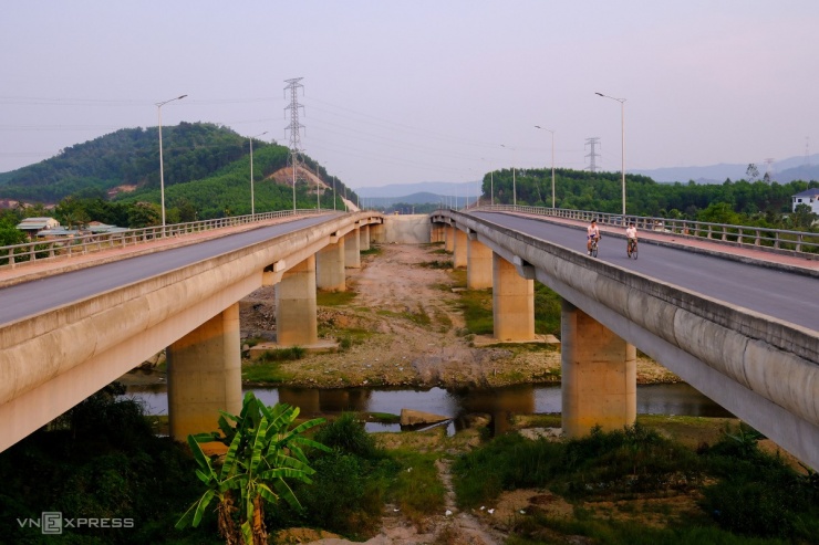 Đường vành đai phía Tây Đà Nẵng thông xe, kết nối khu công nghệ thông tin với biển