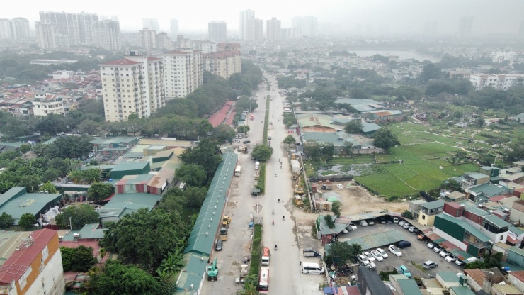 Dự án đầu tư xây dựng đường Vành đai 2,5 (đoạn đường Đầm Hồng - quốc lộ 1A) thuộc quận Hoàng Mai theo hình thức hợp đồng Xây dựng - Chuyển giao (BT) hơn 10 năm qua vẫn dở dang chưa thể thông xe.