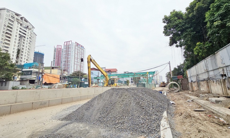 Hạng mục thi công hầm qua nút giao Giải Phóng - Kim Đồng vẫn chưa xong.