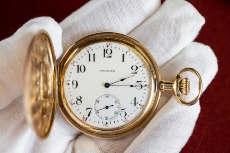 Đấu giá đồng hồ vàng của hành khách giàu nhất tàu Titanic