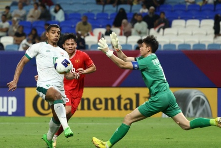 Tranh cãi U23 Việt Nam bị phạt đền quá nặng, U23 Iraq tận dụng ghi bàn