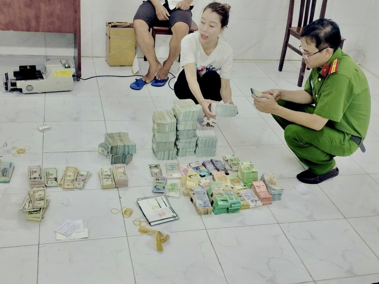 Công an TPHCM triệt phá đường dây rửa tiền, vận chuyển trái phép tiền tệ qua biên giới - 4