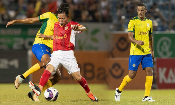 Ngôi sao Việt Nam và Ngôi sao Brazil cống hiến cho người hâm mộ trận cầu đầy ắp bàn thắng
