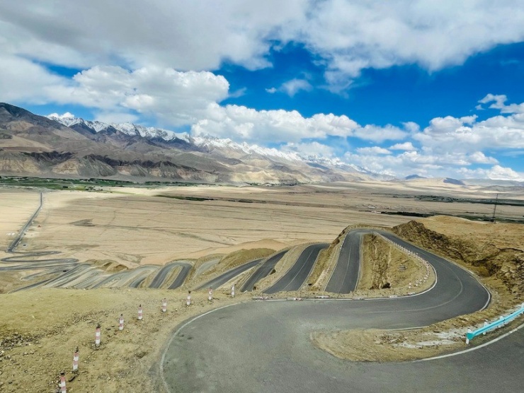 Đường cổ Panlong có tới 600 khúc cua.