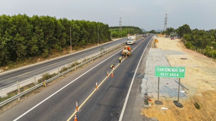 Trạm dừng nghỉ tạm thời trên cao tốc Cam Lộ - La Sơn sẵn sàng phục vụ dịp lễ 30-4