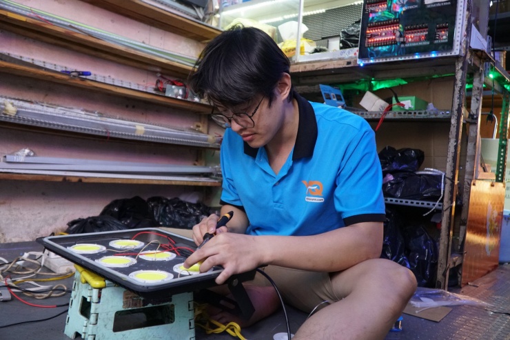 Theo bà Đỗ Thị Uyên, Chủ tịch UBND phường 7, chợ Nhật Tảo từ nay đã được thay da, đổi thịt, không còn là chợ điện tử Nhật Tảo xưa mà đã trở thành một điểm đến mua sắm đáng tin cậy, đa dạng về mẫu mã và văn hóa kinh doanh thân thiện môi trường.