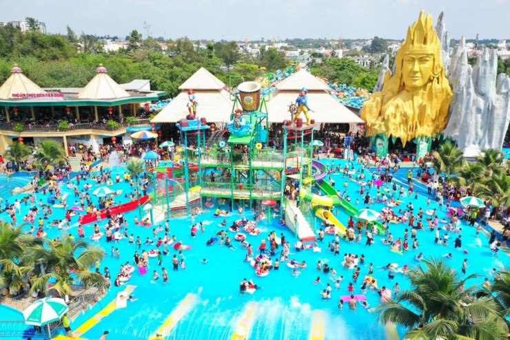Biển Tiên Đồng - Ngọc Nữ hứa hẹn thu hút nhiều du khách nhỏ tuổi vui chơi trong ngày nắng nóng. Ảnh: TT.