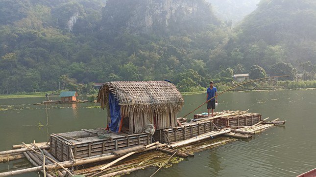 Cá chết hàng loạt trên sông Mã, người dân hoang mang