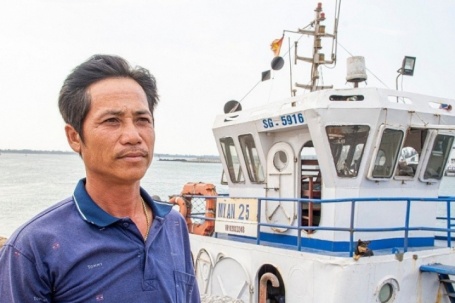 Nhân chứng vụ chìm sà lan ở Quảng Ngãi: 'Có 4 người lén lên tàu'