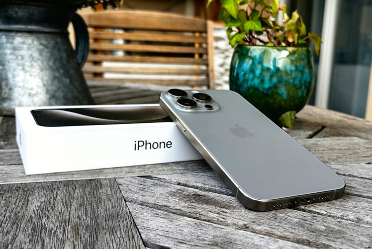 Doanh số iPhone đang sụt giảm và Apple sẽ không thể ngồi yên.