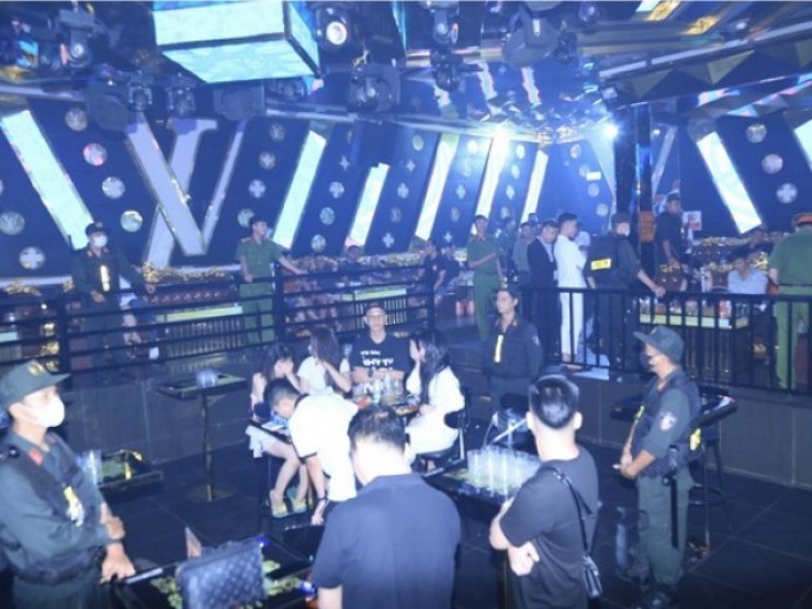 Công an Đồng Nai kiểm tra loạt quán bar, vũ trường, beer club “trá hình”