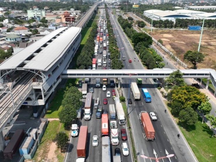 Hoàn thành hai cầu đi bộ kết nối Metro Bến Thành – Suối Tiên
