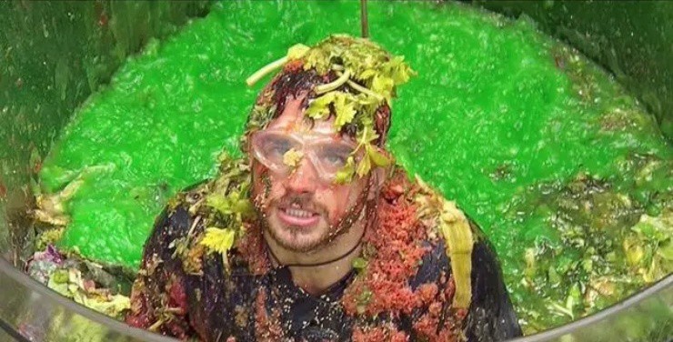 3 “việc nhẹ lương cao” kỳ quặc nhất thế giới, một nghề ở Việt Nam cũng có - 3