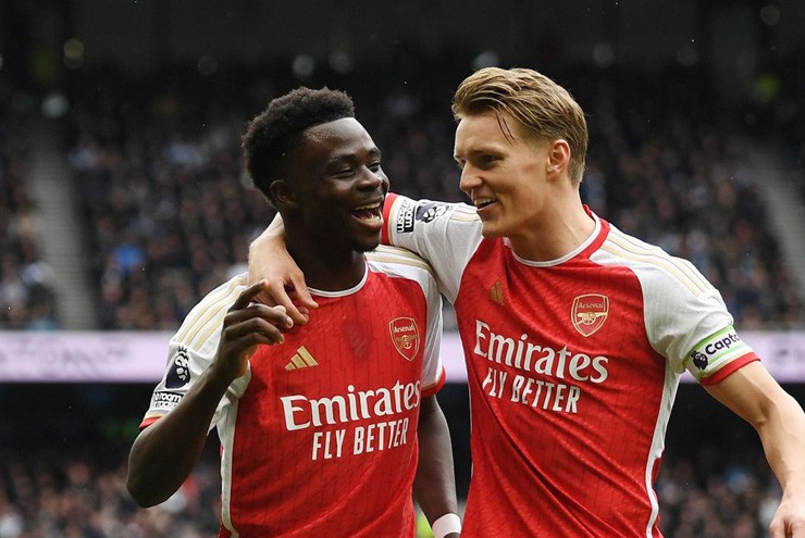 Arsenal có niềm vui trọn vẹn ở trận derby thành London