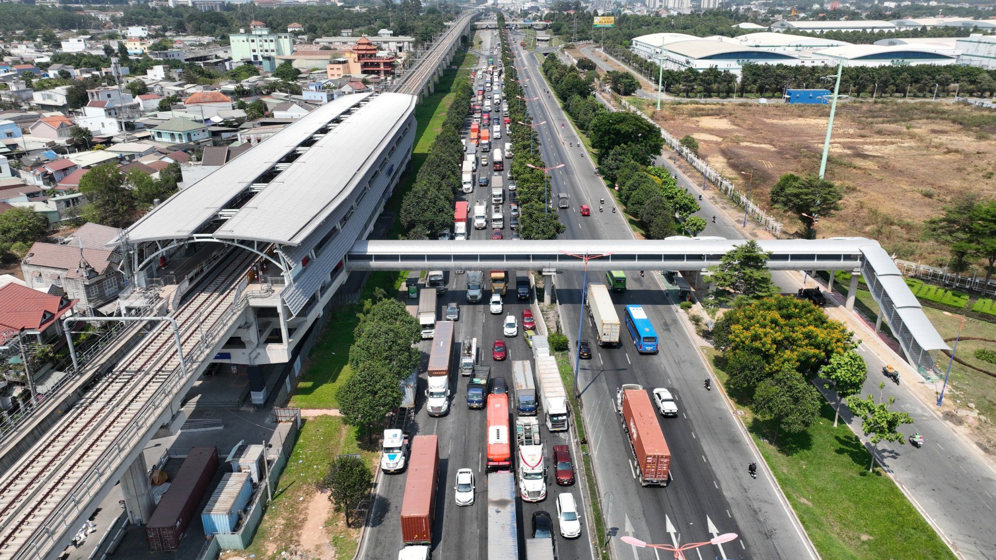 Cầu bộ hành tuyến Metro số 1 hoàn thành, sẵn sàng đưa vào khai thác