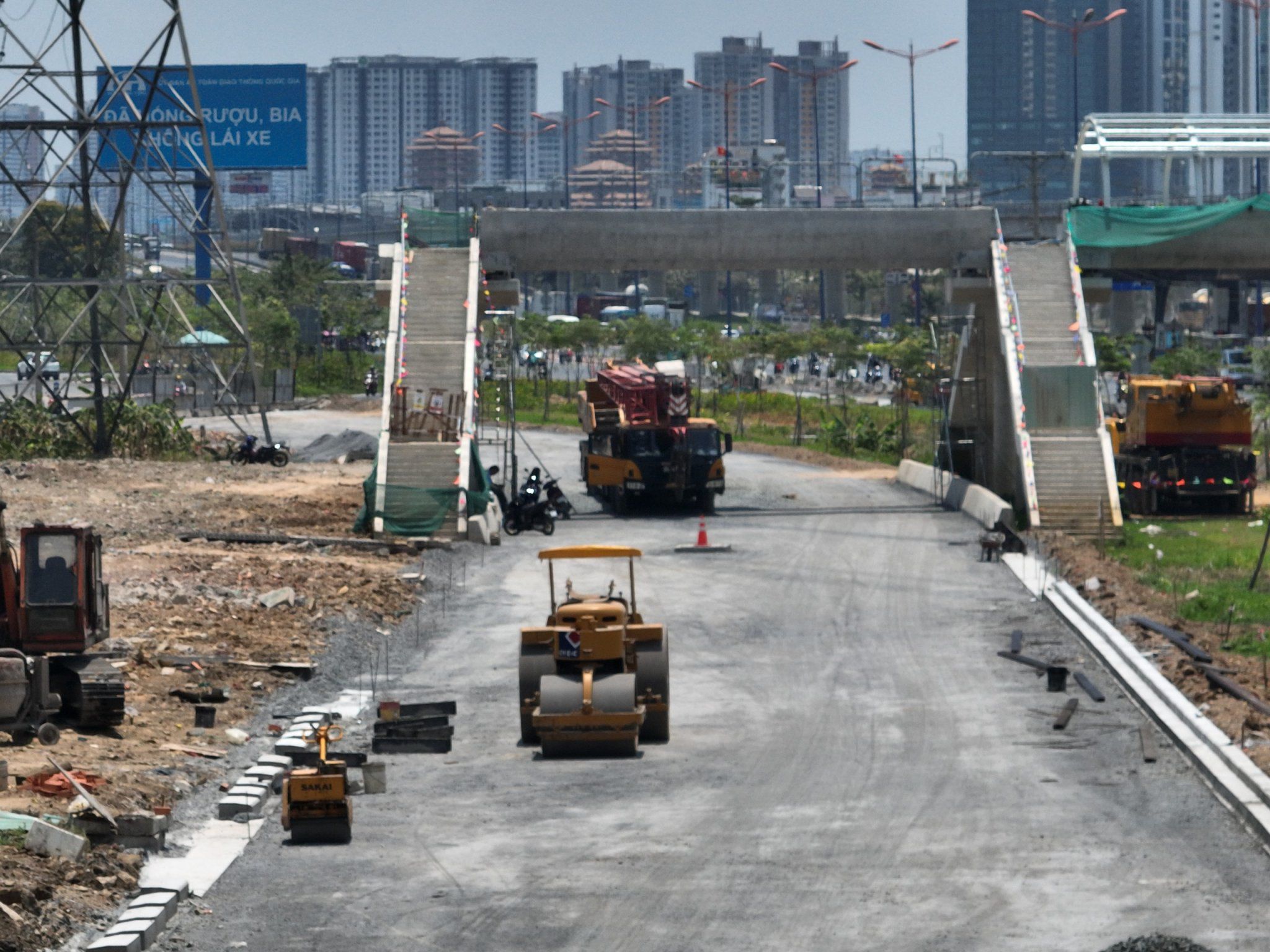 Cầu bộ hành tuyến Metro số 1 hoàn thành, sẵn sàng đưa vào khai thác