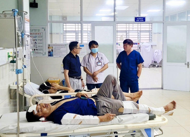 Bệnh viện Đa khoa tỉnh Gia Lai kích hoạt "báo động đỏ" cấp cứu, điều trị cho các bệnh nhân trong vụ tai nạn. Ảnh: LK.