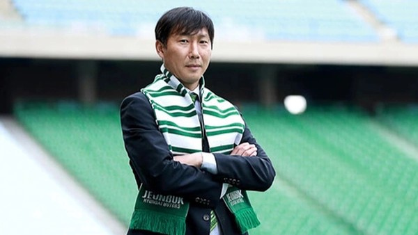 Truyền thông Hàn Quốc đưa tin ông Kim Sang-sik trở thành tân huấn luyện viên tuyển Việt Nam. Ảnh: KFA