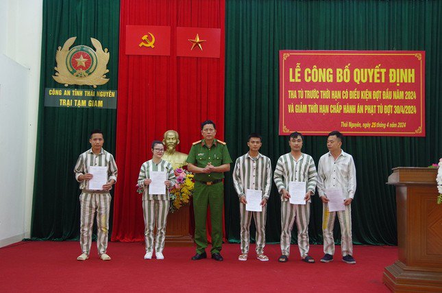 Tha tù và giảm án nhân Ngày giải phóng miền Nam thống nhất đất nước