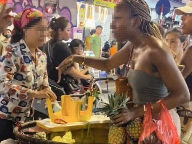Công an quận Hoàn Kiếm thông tin chính thức vụ “người phụ nữ bán 500.000 đồng 3 quả dứa“