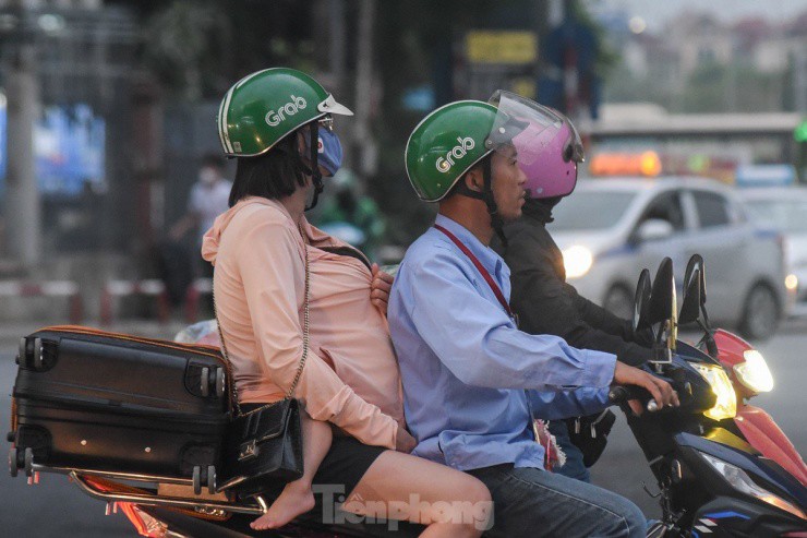 Ngày cuối dịp nghỉ lễ, nhiều người trở lại Hà Nội từ 4 giờ sáng vì sợ tắc đường - 17