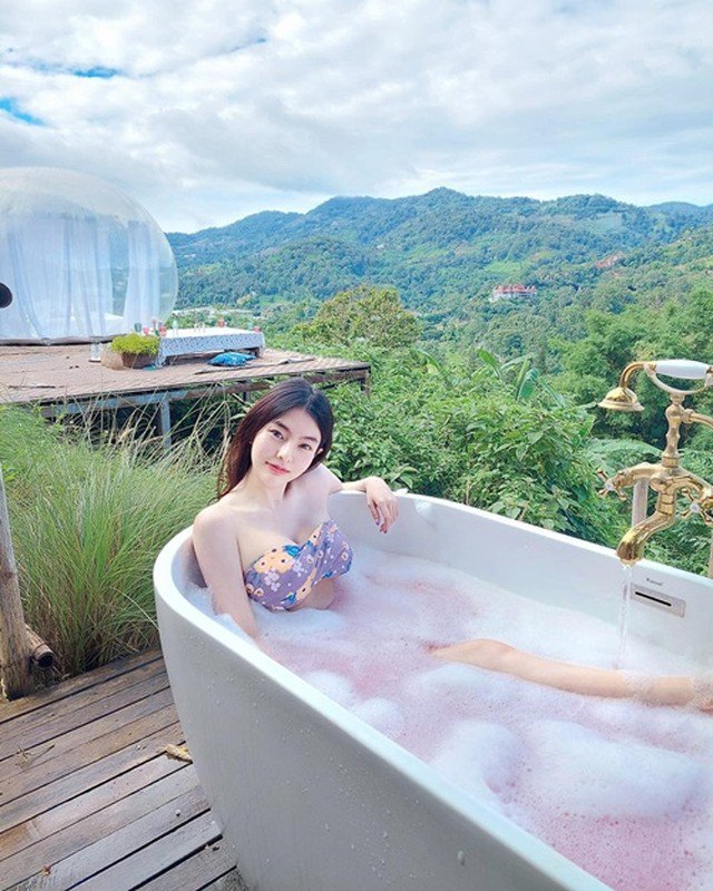 Hot girl khoe dáng nóng bỏng đầy mê hoặc lúc tắm bồn - 7