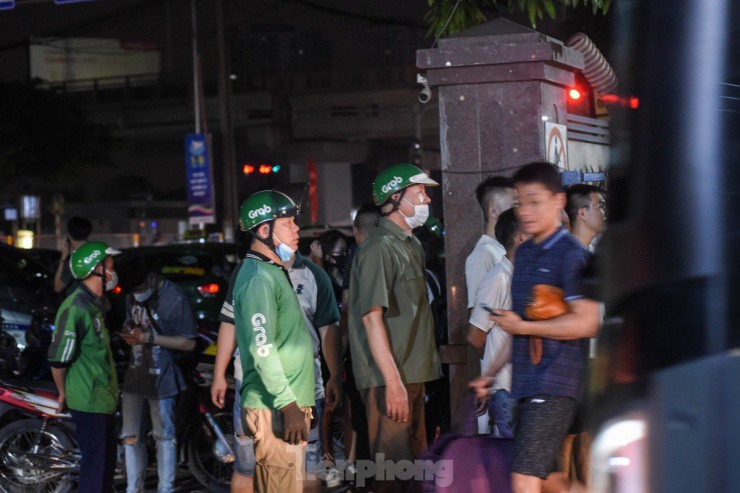 Ngày cuối dịp nghỉ lễ, nhiều người trở lại Hà Nội từ 4 giờ sáng vì sợ tắc đường - 7