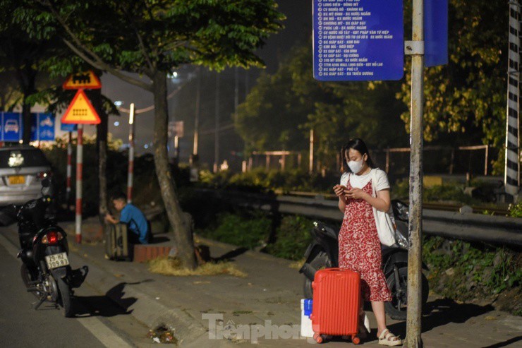 Ngày cuối dịp nghỉ lễ, nhiều người trở lại Hà Nội từ 4 giờ sáng vì sợ tắc đường - 11