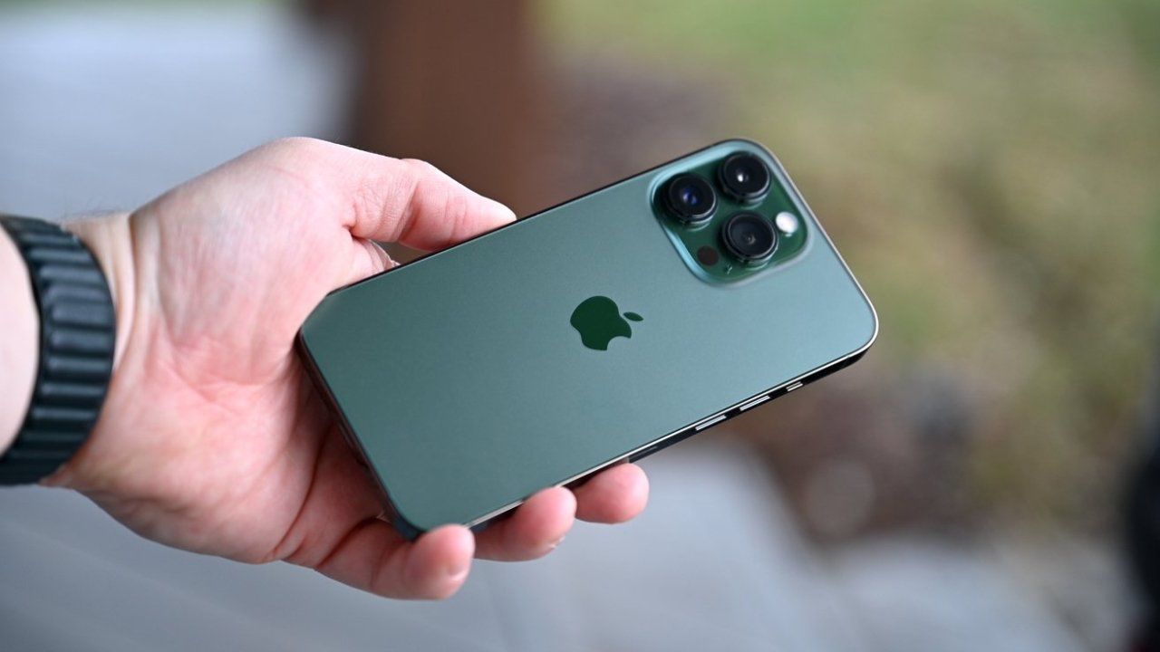 iPhone 13 Pro màu xanh lá.