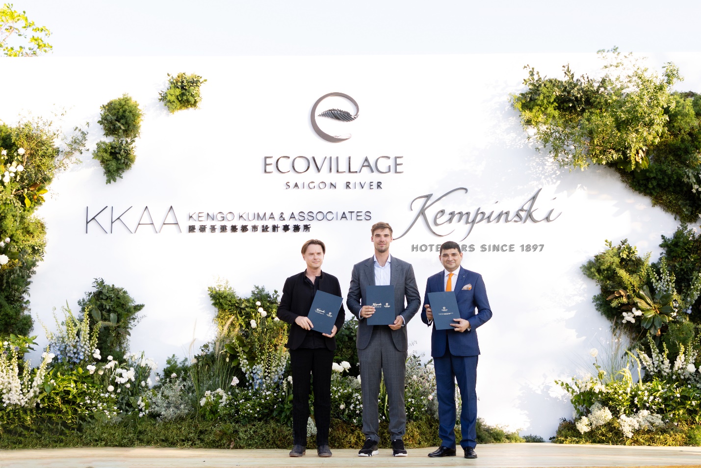 Đại diện Kengo Kuma &amp; Associates, Ecovillage Saigon River, Kempinski Hotels tại lễ kí kết hợp tác hôm 28/4