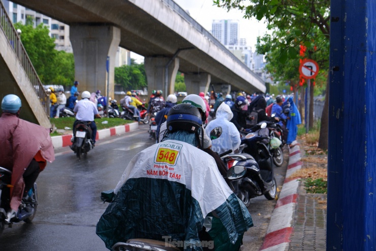 Trước đó, Đài Khí tượng Thủy văn khu vực Nam bộ dự báo, từ hôm nay 2/5, cường độ nắng nóng ở khu vực Nam bộ có xu hướng giảm dần.