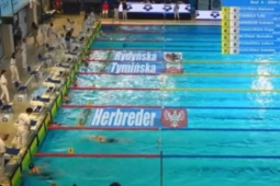 Thể thao - Hy hữu làng bơi thế giới: "Lạc" làn bơi rồi giúp đối thủ vô địch