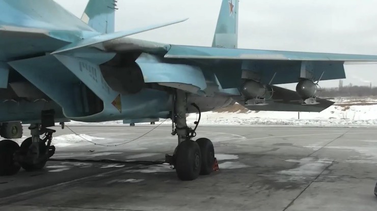 Bom lượn KAB gắn bên cánh của chiến đấu cơ Su-34.
