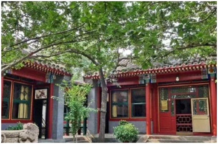 Anh sở hữu căn nhà cổ đắt đỏ ở vị trí trung tâm của Bắc Kinh.