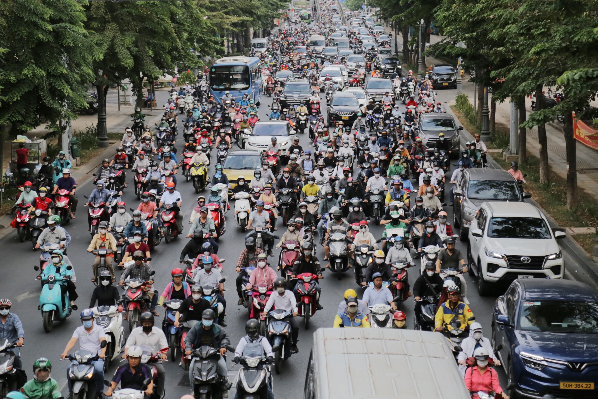 TP.HCM ngập chìm trong ùn tắc ngày đầu trở lại làm việc sau lễ