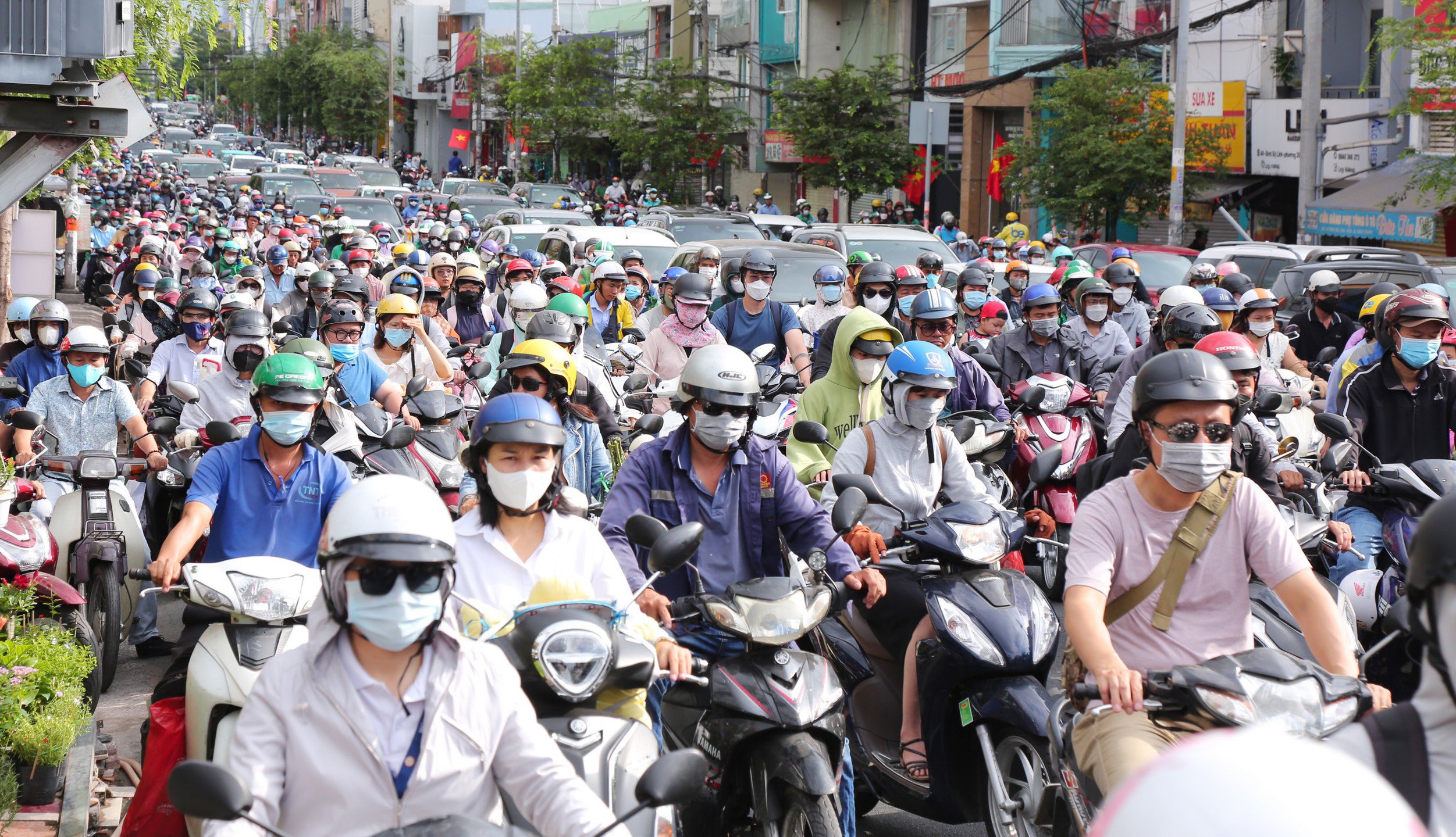 TP.HCM ngập chìm trong ùn tắc ngày đầu trở lại làm việc sau lễ