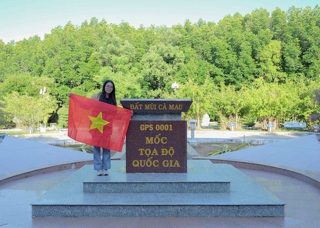 Cô nàng
hạnh phúc khi có cơ hội đặt chân đến nhiều tỉnh thành Việt Nam